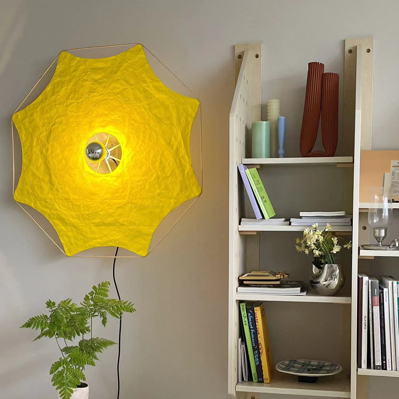 kitewalllamp